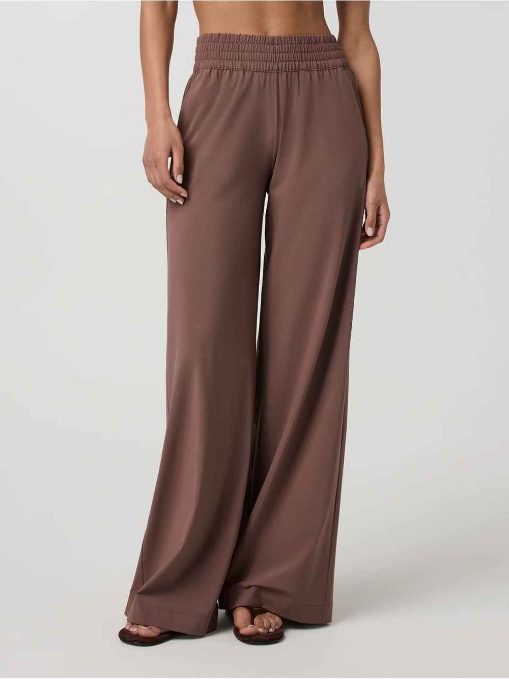 Vuori Villa Wide-Leg in Chocolate (short) - Picture 6 of 12